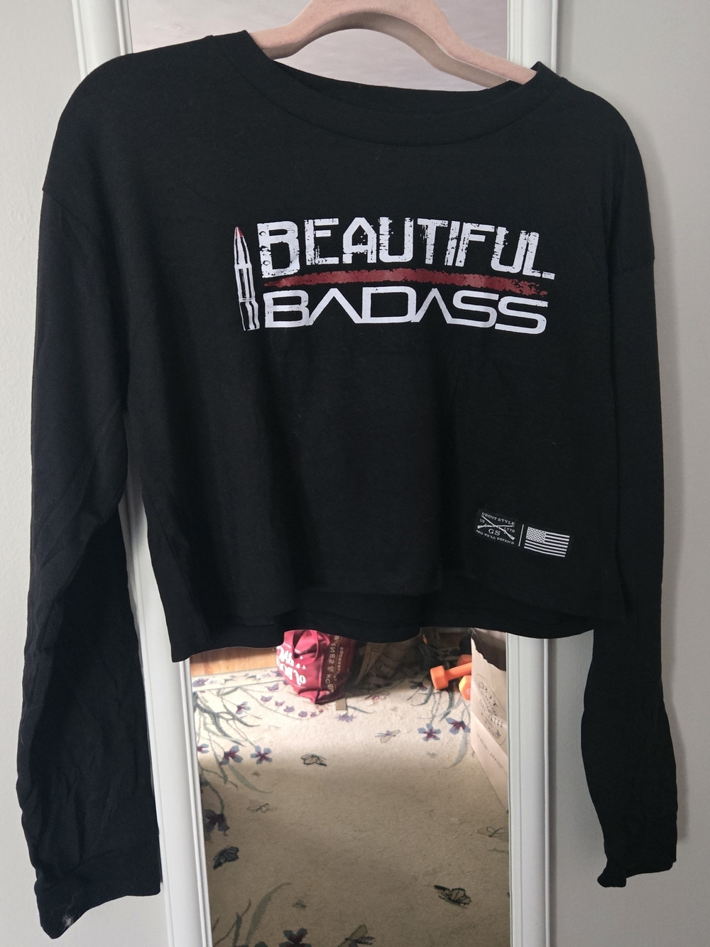 Grunt Style Women's Black 'Beautiful Badass' Long-Sleeve Crop Top